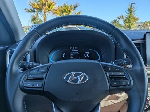 Used 2025 Hyundai Venue SEL FWD image 28