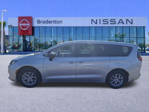 Used 2024 Chrysler Voyager LX FWD image 8