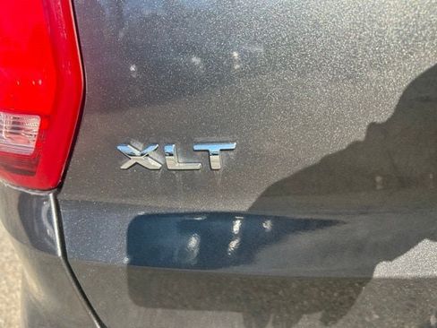 Used 2019 Ford Explorer XLT w/ Equipment Group 202A AWD/4WD image 10