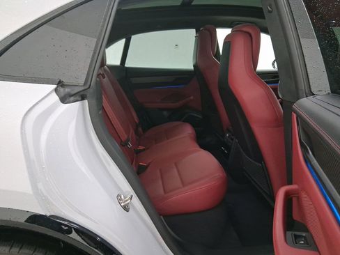 Certified 2025 Porsche Macan Turbo Electric AWD/4WD image 36