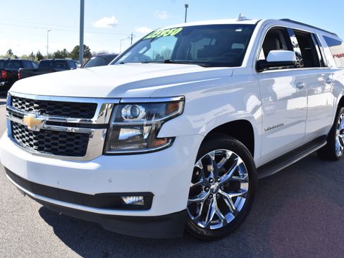 Used 2019 Chevrolet Suburban LT image 5