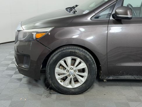 Used 2017 Kia Sedona LX w/ LX Essentials Premium Package FWD image 11