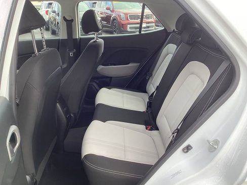 Used 2024 Hyundai Venue SEL FWD image 15