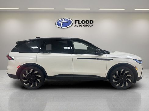 New 2026 Lincoln Nautilus Reserve w/ Jet Appearance Package image 5