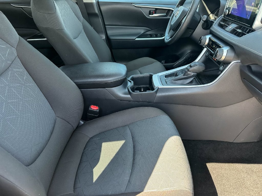 Used 2025 Toyota RAV4 XLE FWD image 22