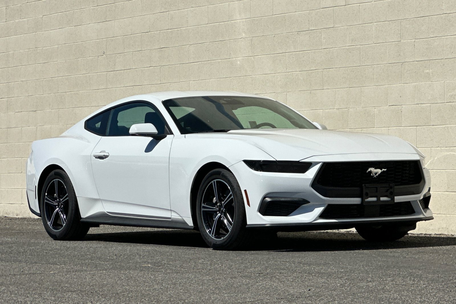 Used 2025 Ford Mustang Coupe RWD image 2