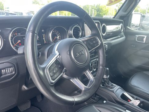 Used 2022 Jeep Wrangler Unlimited Sahara AWD/4WD image 17