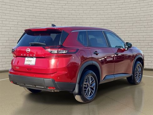 Used 2025 Nissan Rogue S image 5