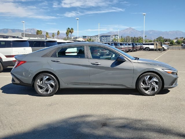 Used 2025 Hyundai Elantra Sport FWD image 31