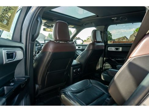 Used 2021 Ford Explorer Platinum w/ Equipment Group 601A AWD/4WD image 14