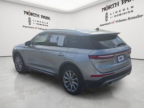 Used 2022 Lincoln Corsair AWD w/ Premium Package image 3