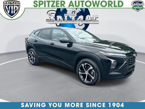 Used 2024 Chevrolet Trax RS FWD image 2