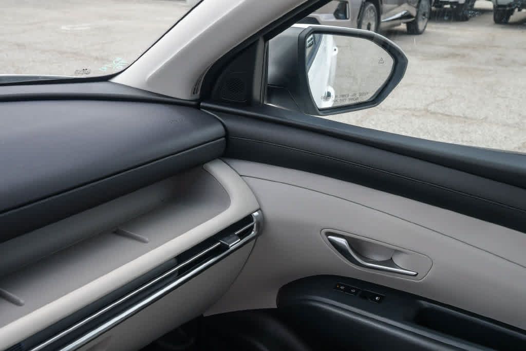 Used 2025 Hyundai Tucson SE FWD image 22