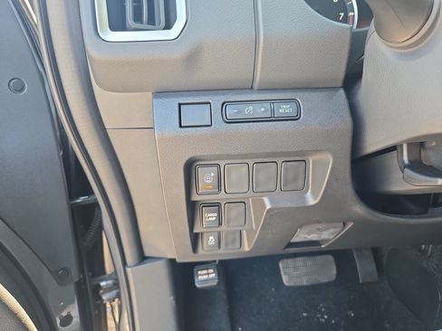 Used 2025 Nissan Frontier SV RWD image 14