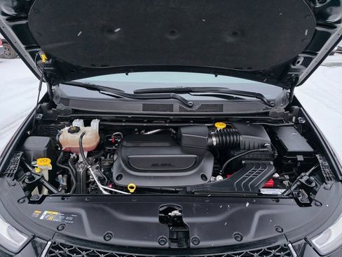 Used 2023 Chrysler Pacifica Touring-L image 14