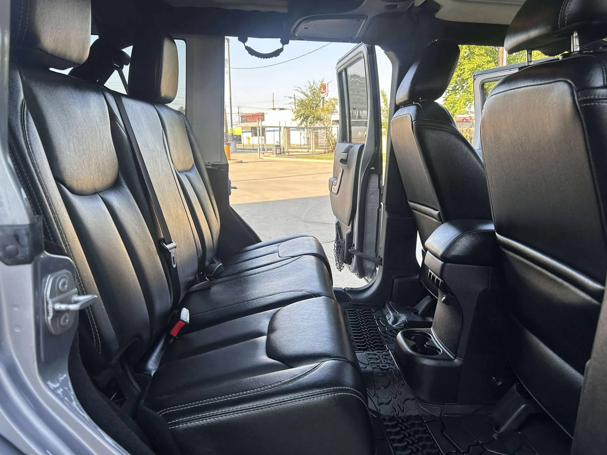 Used 2016 Jeep Wrangler Unlimited Rubicon AWD/4WD image 23