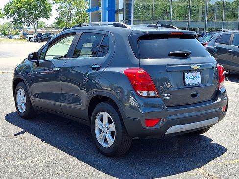 Used 2018 Chevrolet Trax LT w/ LT Convenience Package FWD image 5
