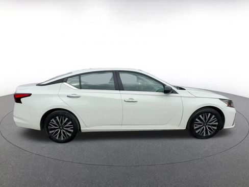 Used 2025 Nissan Altima 2.5 SV image 16