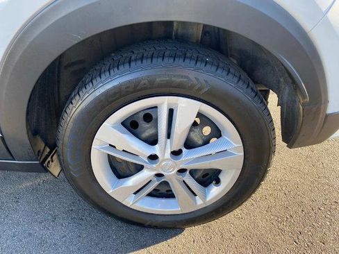 Used 2021 Nissan Kicks S image 31