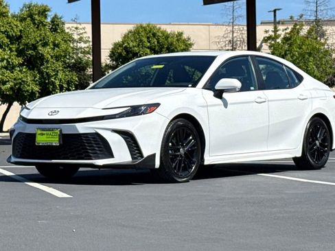Used 2025 Toyota Camry SE FWD image 16