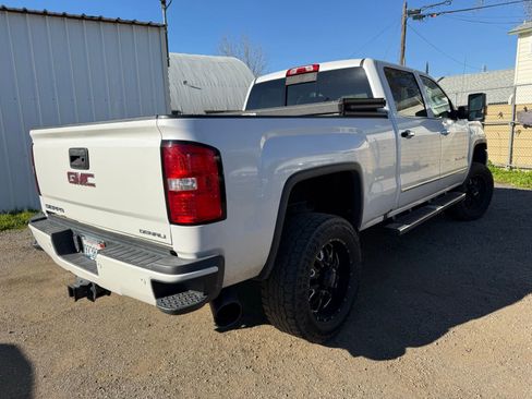 Used 2019 GMC Sierra 2500 Denali w/ Duramax Plus Package image 2