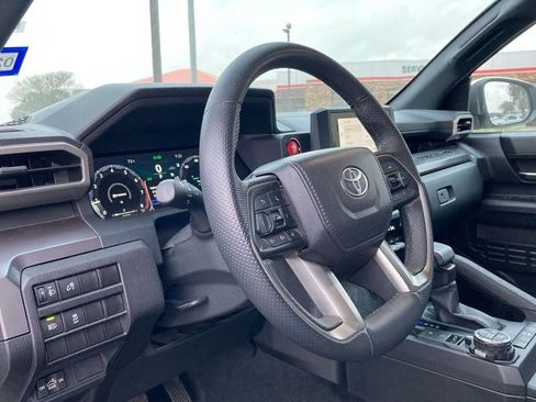 Used 2025 Toyota Tacoma TRD Off-Road image 7