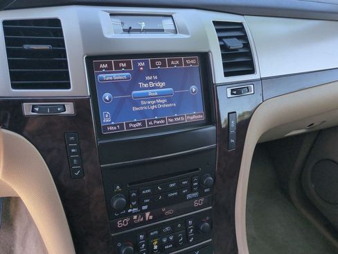Used 2014 Cadillac Escalade Premium AWD/4WD image 16