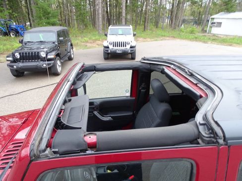 Used 2011 Jeep Wrangler Unlimited Sahara w/ Connectivity Group AWD/4WD image 2