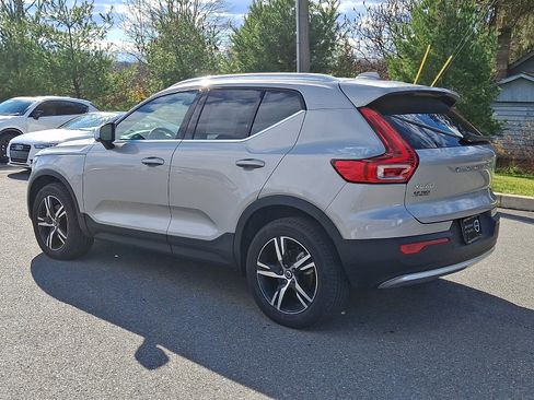 Certified 2025 Volvo XC40 B5 Core image 4