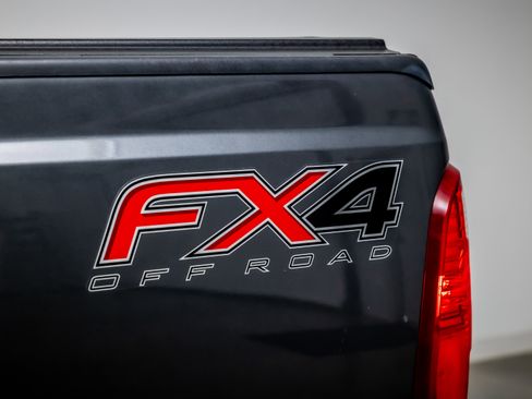 Used 2015 Ford F250 Lariat w/ Lariat Interior Package image 14