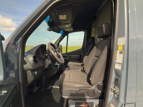 Used 2019 Mercedes-Benz Sprinter 144 image 18