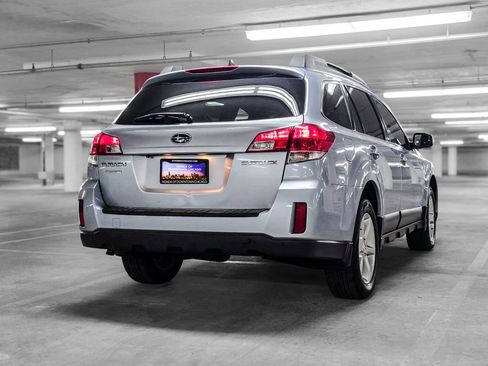 Used 2014 Subaru Outback 2.5i Limited w/ Moonroof Package AWD/4WD image 7