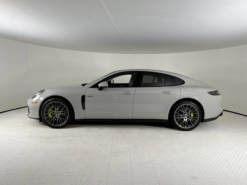 Certified 2023 Porsche Panamera 4 Platinum Edition AWD/4WD image 2