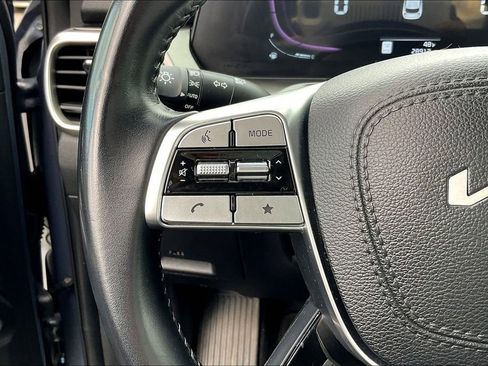 Used 2023 Kia Telluride LX image 17