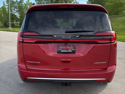 New 2027 Chrysler Pacifica Limited w/ Trailer Tow Group FWD image 7
