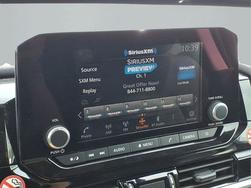 Used 2025 Nissan Pathfinder SV image 6