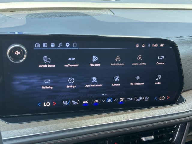 Used 2025 Chevrolet Tahoe High Country AWD/4WD image 18