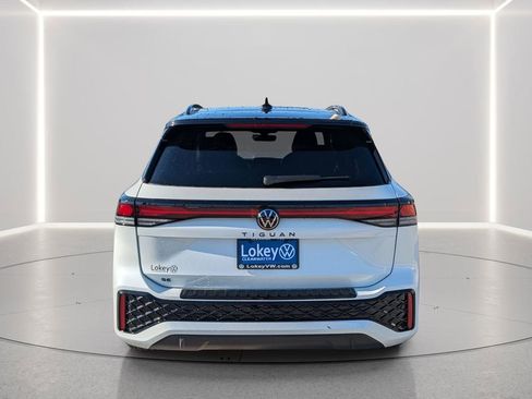 New 2026 Volkswagen Tiguan SE R-Line FWD image 5
