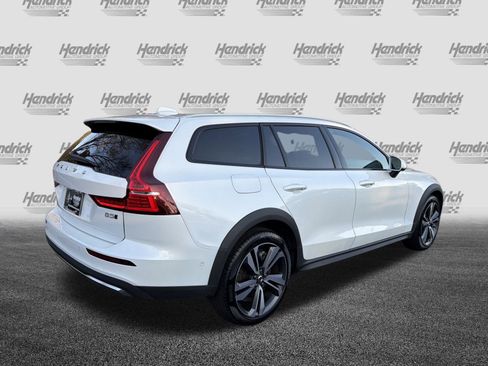 Certified 2025 Volvo V60 B5 Cross Country Plus image 10