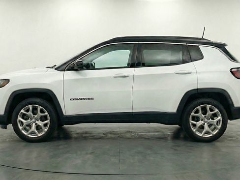 Used 2025 Jeep Compass Limited image 5