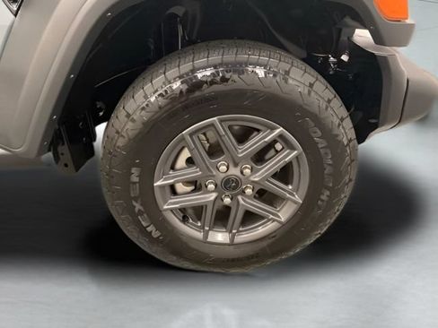 Used 2025 Jeep Wrangler Sport AWD/4WD image 26