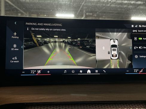 New 2025 BMW 330i xDrive Sedan w/ Convenience Package image 17