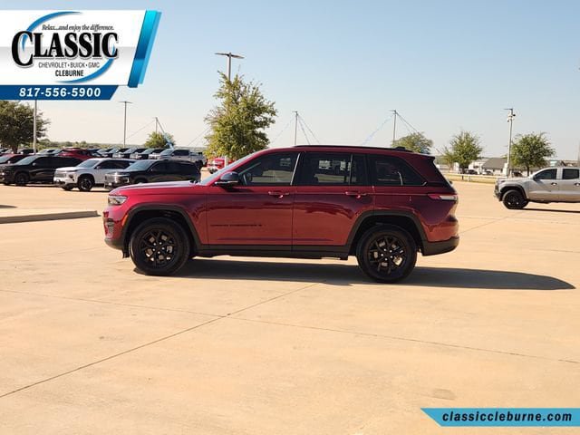 Used 2025 Jeep Grand Cherokee Altitude RWD image 7
