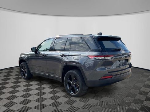 Certified 2023 Jeep Grand Cherokee Limited w/ Black Appearance Package AWD/4WD image 5