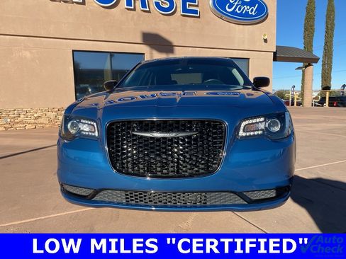 Used 2021 Chrysler 300 Touring w/ Sport Appearance Package image 10