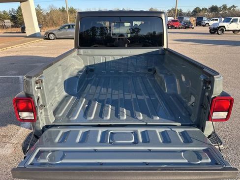 Used 2024 Jeep Gladiator Sport image 33