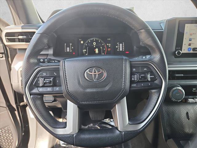Used 2025 Toyota 4Runner SR5 AWD/4WD image 13