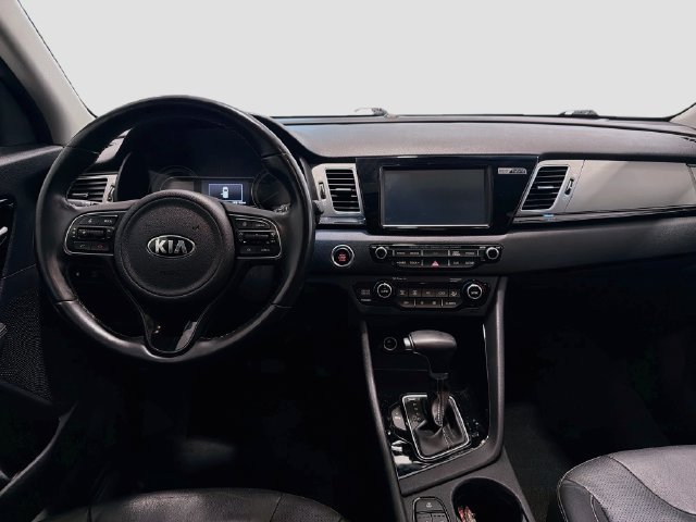 Used 2017 Kia Niro Touring FWD image 22