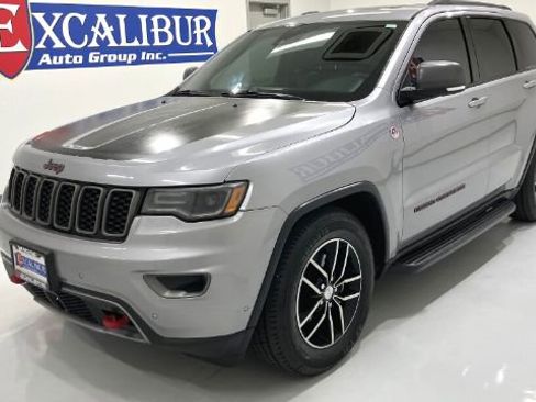 Used 2017 Jeep Grand Cherokee Trailhawk w/ Trailhawk Luxury Group AWD/4WD image 9