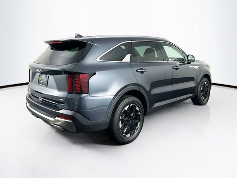 Used 2024 Kia Sorento S image 9